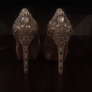 I am selling my GIANNI BINI wedding shoes.